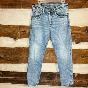 American Eagle AIRFLEX+ light blue jeans 28x28